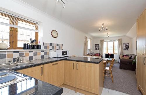 Newport East House | Fair Isle Holiday Cottages - Hill Top Cottage