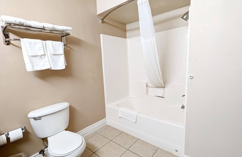 Clear Creek Hotel | FairBridge Inn & Suites Canadian