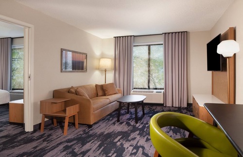 South Charleston Hotel | Fairfield Inn & Suites by Marriott Charleston