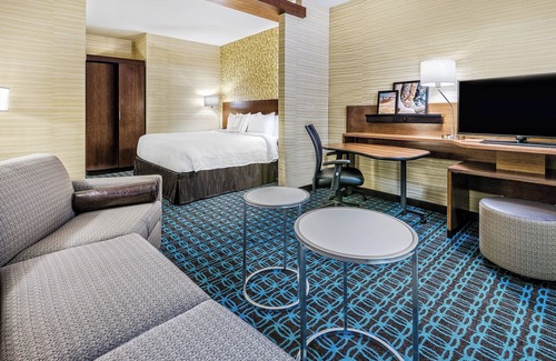 Van Hotel | Fairfield Inn & Suites by Marriott Van Canton Area