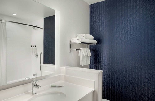 Clifton Heights Hotel | Fairfield Inn & Suites Cincinnati Uptown/University Area
