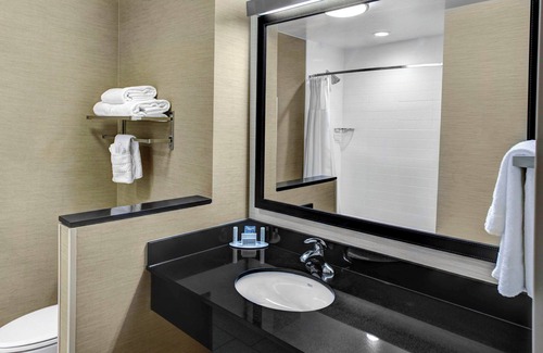Lansing Hotel | Fairfield Inn & Suites Lansing at Eastwood