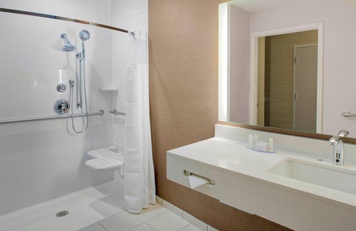 Greenacres Hotel | Fairfield Inn & Suites by Marriott Bakersfield North/Airport