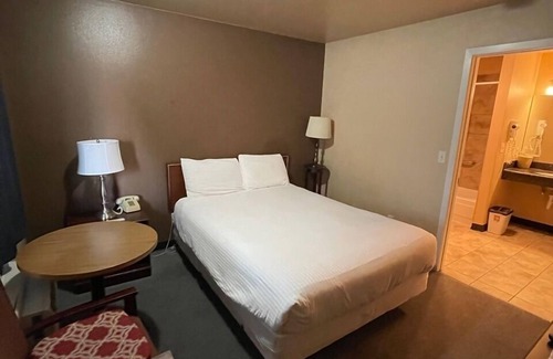 Monroe Hotel | Fairground Inn
