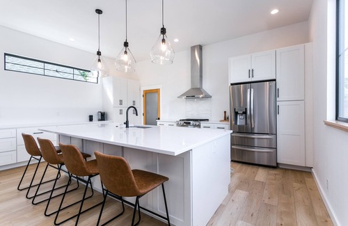 Fairhaven House | Fairhaven Luxury With Rooftop Deck and Ocean Views