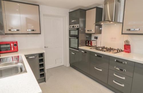 Whitby House | Fairleigh Whitby