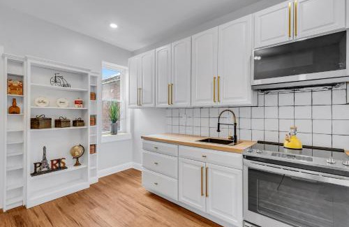 North Philadelphia West Apartment | Fairmount Art Museum Center City Suites