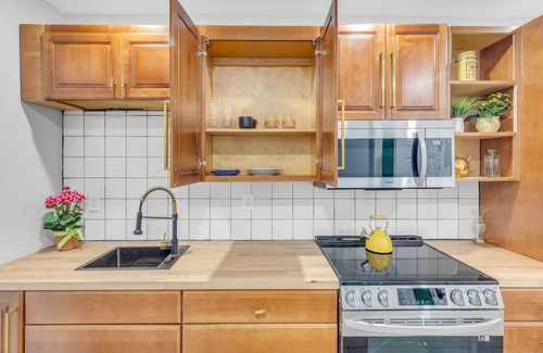 North Philadelphia West Apartment | Fairmount Oasis W Oxford St 1BR Haven