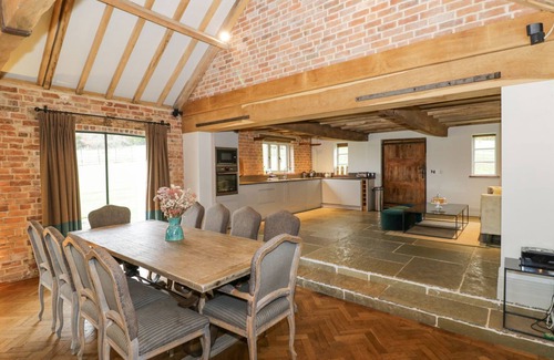 Moreton House | FAIROAKS BARNS, pet friendly, luxury holiday cottage in Ledbury