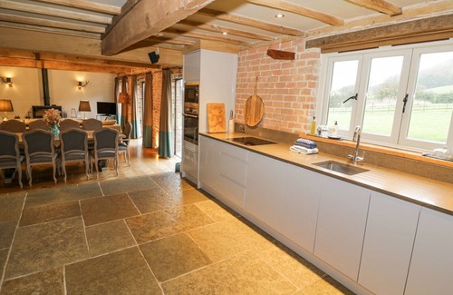 Moreton House | FAIROAKS BARNS, pet friendly, luxury holiday cottage in Ledbury