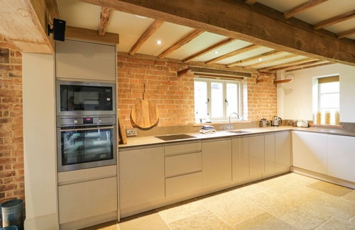 Moreton House | FAIROAKS BARNS, pet friendly, luxury holiday cottage in Ledbury