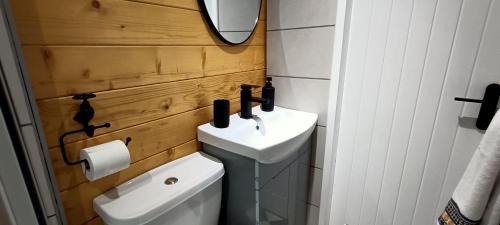 Fort Augustus House | Fairvine Cabin Fort Augustus Mtn View Pet Friendly