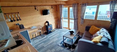 Fort Augustus House | Fairvine Cabin Fort Augustus Mtn View Pet Friendly