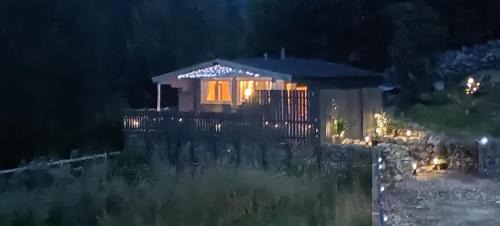 Fort Augustus House | Fairvine Cabin Fort Augustus Mtn View Pet Friendly