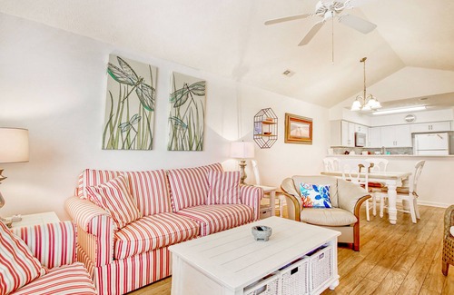 Pawleys Island Condo | Fairway-front condo with pool, hot tub, tennis, on-site golf, & private balcony