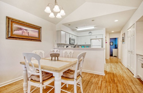Pawleys Island Condo | Fairway-front condo with pool, hot tub, tennis, on-site golf, & private balcony