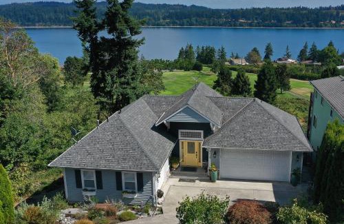 Freeland House | Fairway Harbor View by AvantStay Outdoor Oasis