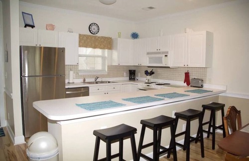 Central Myrtle Beach Apartment | Fairway to the Beach