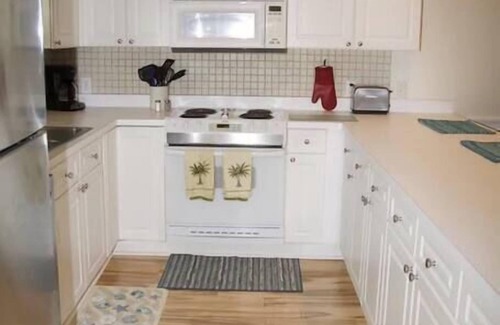 Central Myrtle Beach Apartment | Fairway to the Beach
