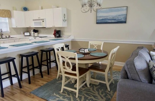 Central Myrtle Beach Apartment | Fairway to the Beach