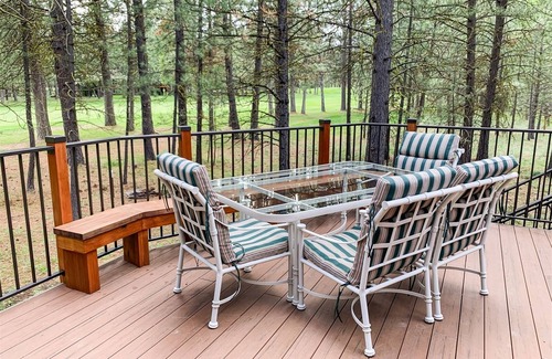 Black Butte Ranch House | Fairway View Family home with 5 Bdrm 3 bth located on the 7th hole of Big Meadow