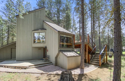 Black Butte Ranch House | Fairway View Family home with 5 Bdrm 3 bth located on the 7th hole of Big Meadow