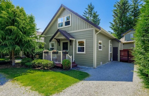 Regional District of Nanaimo Cottage | Fairwinds Cottage - Vancouver Island Getaway