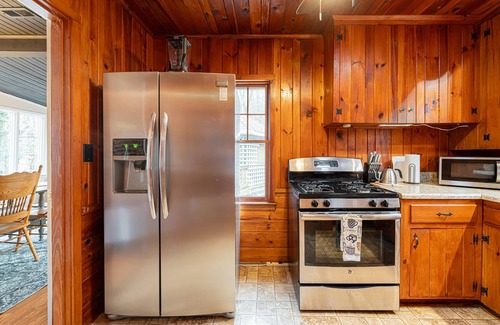 Balsam House | Fairy Tale Charm: Mtn Cabin + Mtn Stream + Deck