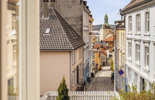 Sentrum Condo | Fairytale Surroundings - 450m to the Train Station