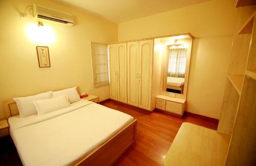 Bangalore City Center Hotel | Falcon Suites Residency Road