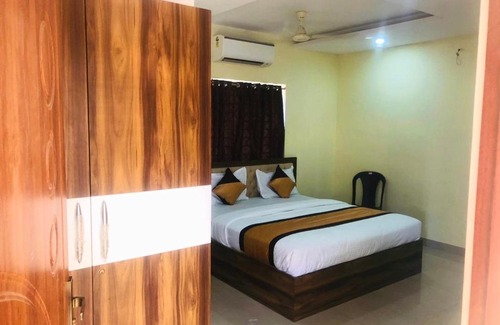 Devikolam Hotel | Falcone Residency - 100 m from Indiana Hospital