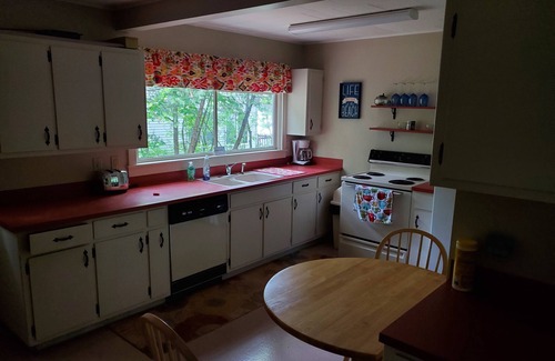 Ludington House | Falconhurst: Cottage on lake near town and dunes!