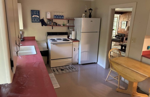 Ludington House | Falconhurst: Cottage on lake near town and dunes!