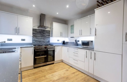 Wroughton House | Falkirk House Contractors Long Stays Spacious