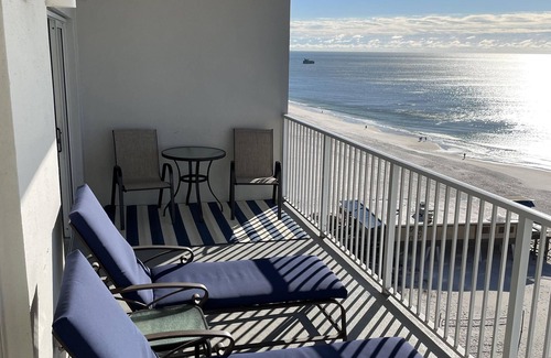 Gulf Shores Condo | FALL AT THE BEACH IS GREAT ! THE RUSH AND CROWDS OF SUMMER ARE GONE. BOOK NOW