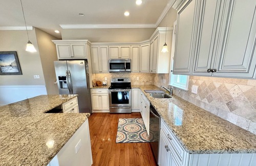 North End Condo | Fall availability! North End Oasis: Beach, Boardwalk & Browns Steps Away!