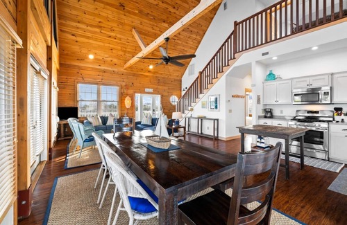 Cape Breezes House | Fall Availability! Bay-Side Cabin! Dog-Friendly! Fire pit!