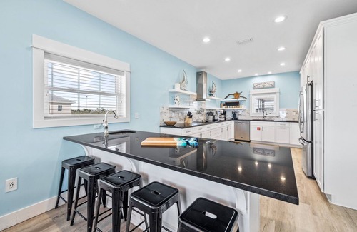 Cape San Blas House | Fall Availability! Castaway Cove - Gulf Views! Volleyball Court! Dog-Friendly! Steps to the Beach!