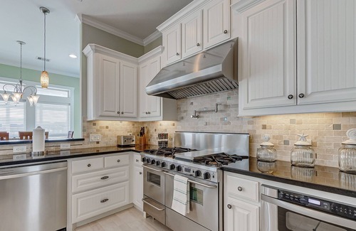 Port Bolivar House | Fall Beach Vibes- Ocean views, walk to beach, Tiki Bar