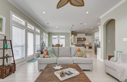 Port Bolivar House | Fall Beach Vibes- Ocean views, walk to beach, Tiki Bar