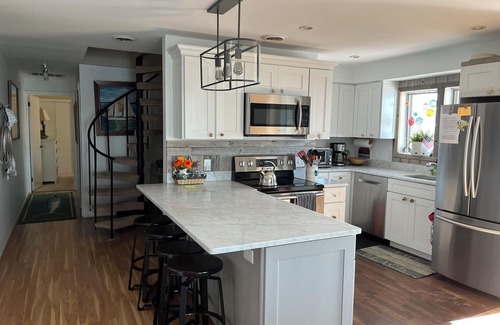 Dewey Beach Condo | Fall Beachfront Getaway & parking 4Br 2 nites Bayfront