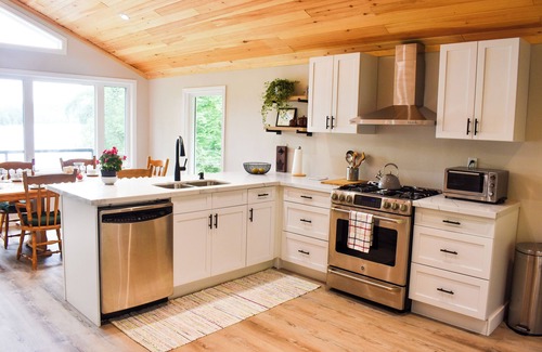 Dorset Cottage | Fall Colours, Pet Friendly, Parks Pass Incl, Fireplace Firepit WiFi