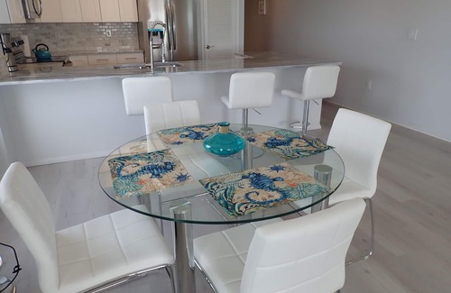 Redington Shores Condo | Fall dates Avail! BEACHFRONT CORNER 2/2 w/Jacuzzi and Electric FP!