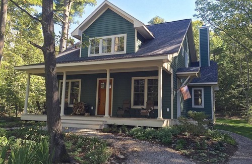 Leland House | Fall dates available - Clean, gorgeous 5 bedroom property in town!
