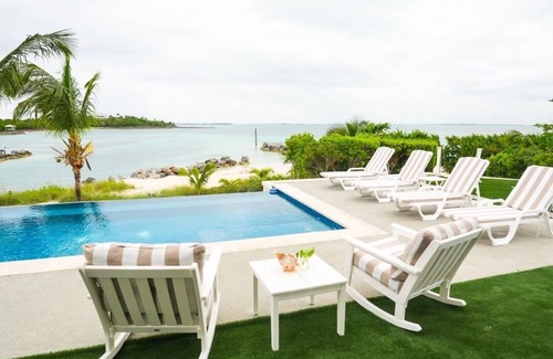 Man O War Cay House | FALL DISCOUNTS*Private Peninsula*Boats*Heated Pool*Golf Carts*3 Private Beaches