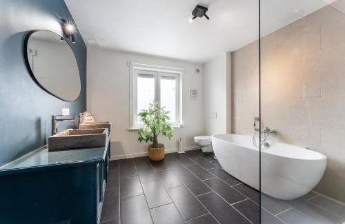 Sint-Andries House | Fall Eighteen by Romy&Travis