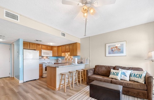 Fort Morgan Condo | FALL FLASH SALE-Comfortable Second Floor Condo at Beach Front Resort