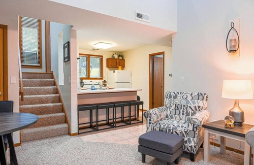 The Galena Territory Condo | Fall Foliage - 2 King Beds - Golf Course View - Indoor Pool - Near Scenic Trails