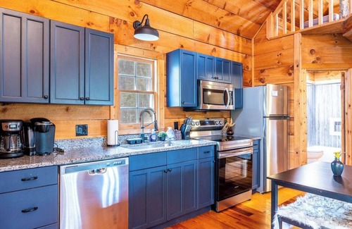 Townsend Cabin | Fall Foliage! King Bed! Arcade! Hot Tub!