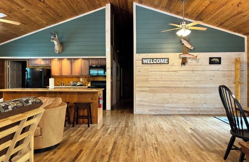 Elkins Cabin | Fall Foliage Riverfront Cabin w/Hot Tub, King Bed, EV & Firepit & Mountain Views